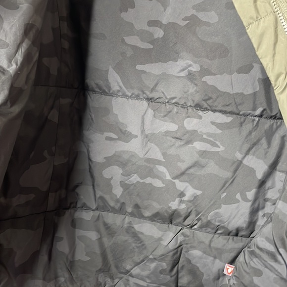 Vuori lightweight primaloft jacket. - Picture 6 of 13